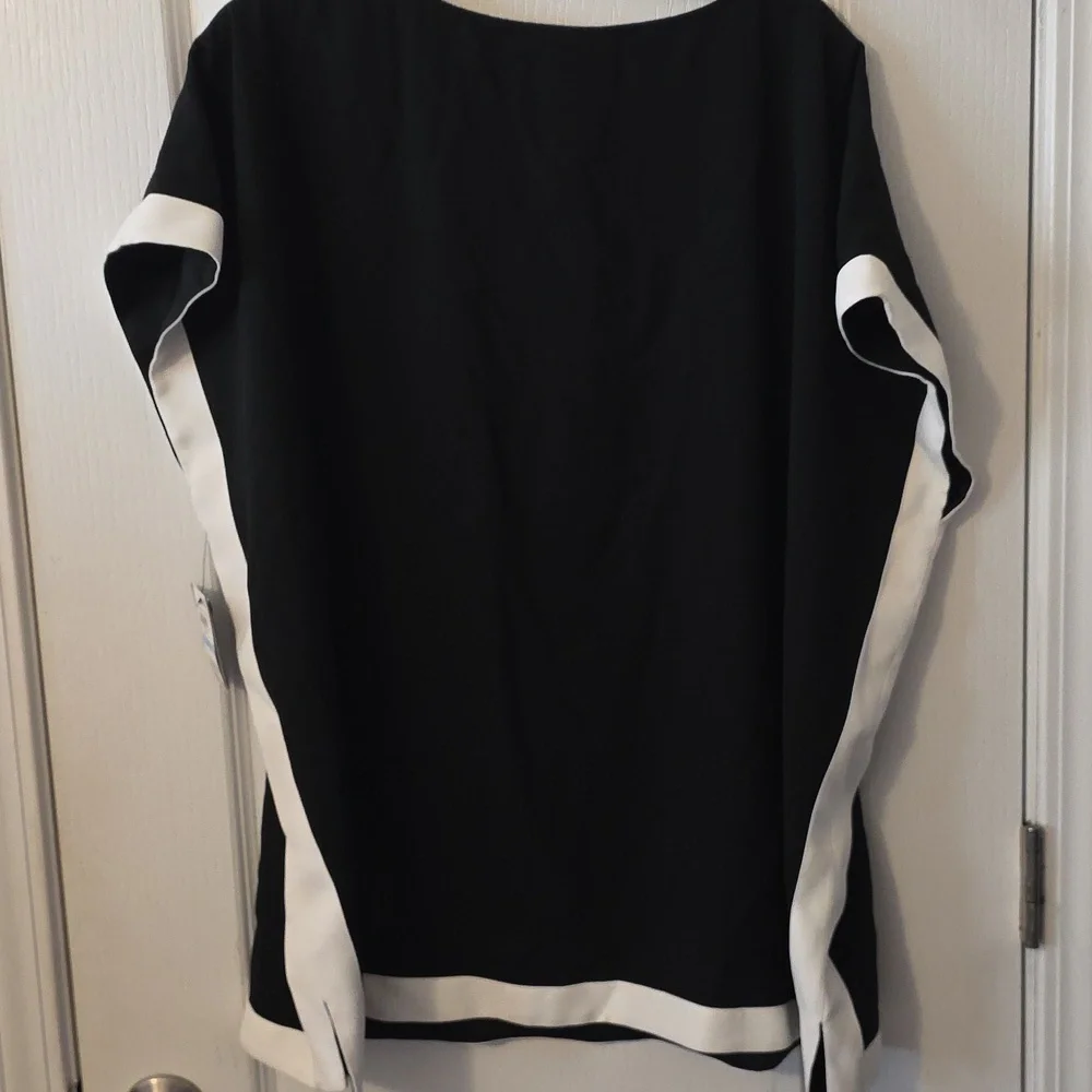 ALFANI BLACK AND WHITE TOP - Picture 2 of 4